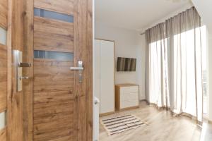 TV a/nebo společenská místnost v ubytování RESORT Riva & Avir