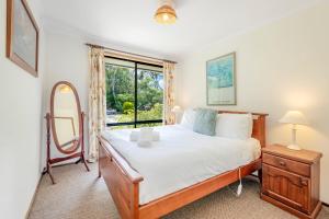 a bedroom with a bed and a window at Narrow Neck Retreat in Katoomba