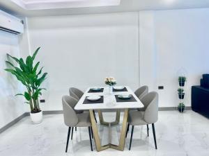 Zdjęcie z galerii obiektu 芭提雅泰尚皇联排别墅 w mieście Nong Prue