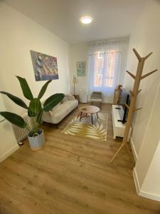 a living room with a couch and a table at Coeur de ville - Appartement 2 chambres in Amiens
