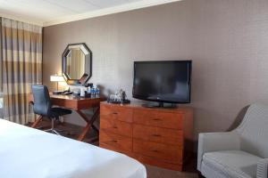 Televiisor ja/või meelelahutuskeskus majutusasutuses Sheraton Niagara Falls
