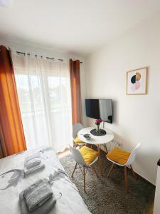 Una televisión o centro de entretenimiento en Apartman Krčmar Divcibare