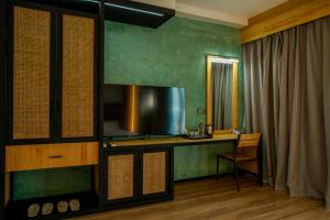 TV a/nebo společenská místnost v ubytování Athiri Residence