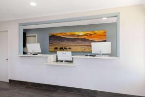 Photo de la galerie de l'établissement Days-Inn by Wyndham Bakersfield, à Bakersfield