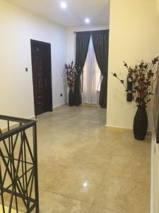 Gambar di galeri bagi Greens Manor VI di Lagos