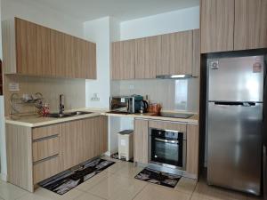Kuchyň nebo kuchyňský kout v ubytování The Element Condo 3BR with KL Skyscraper View