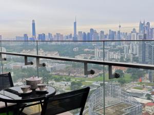 Balkón nebo terasa v ubytování The Element Condo 3BR with KL Skyscraper View