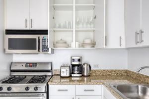 Ảnh trong thư viện ảnh của Tribeca Studio w Gym Indoor pool NYC-184 ở New York +19 ảnh