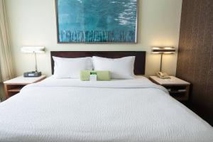 a bedroom with a large white bed with two lamps at SpringHill Suites Pittsburgh Monroeville in Monroeville +9 photos