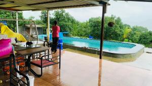 Hồ bơi trong/gần Mullberry Bluebird