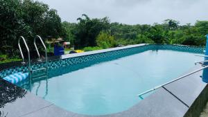 Hồ bơi trong/gần Mullberry Bluebird