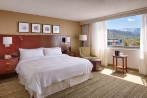 Posteľ alebo postele v izbe v ubytovaní Salt Lake City Marriott University Park