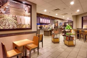 Reštaurácia alebo iné gastronomické zariadenie v ubytovaní Salt Lake City Marriott University Park