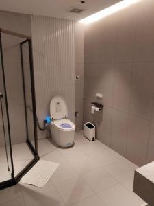 Koupelna v ubytování Hotel EDEN + 22 fotografií