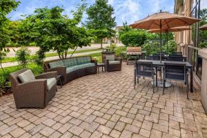 Κήπος έξω από το Residence Inn Norfolk Downtown