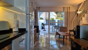 Casa Hibiscus Marbella的休息区