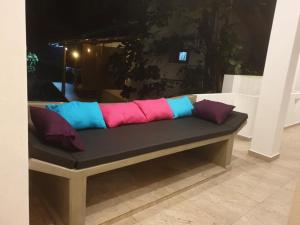 Posezení v ubytování CoCoSuRf House, Luxury among palms