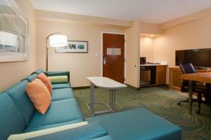 TV a/nebo společenská místnost v ubytování SpringHill Suites by Marriott Orlando Lake Buena Vista South