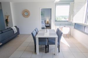 Posezení v ubytování Nova Apartment Mooloolaba Beach