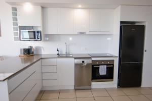 Kuchyň nebo kuchyňský kout v ubytování Nova Apartment Mooloolaba Beach