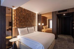 Tempat tidur dalam kamar di Nobel Design Hotel