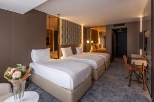 Tempat tidur dalam kamar di Nobel Design Hotel