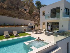 Πισίνα στο ή κοντά στο Luxury Villa Vie