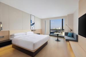 Postel nebo postele na pokoji v ubytování Fairfield by Marriott Yiwu