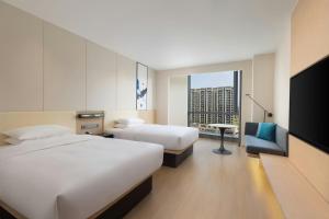 Postel nebo postele na pokoji v ubytování Fairfield by Marriott Yiwu