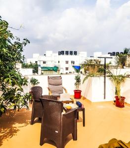 Posezení v ubytování VERY Romantic Whitetown studio-Private Outdoor Dinning + 27 fotografií