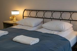 two beds with white sheets and pillows in a room at RentPlanet - osiedle Kasprusie in Zakopane