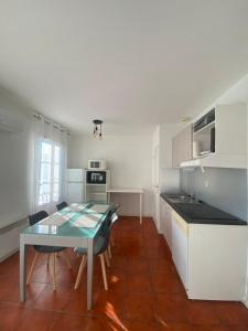 Kuchyň nebo kuchyňský kout v ubytování Appartement Sainte Cécile