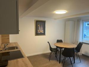 a kitchen with a table and chairs in a room at Ferienwohnung Baumann in Uhler