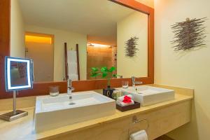 Ванная комната в The Westin Reserva Conchal, an All-Inclusive Golf Resort & Spa