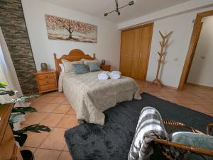 Ένα ή περισσότερα κρεβάτια σε δωμάτιο στο Casa rural el olivar Chumi