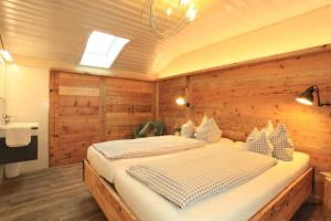 Postel nebo postele na pokoji v ubytování Landhaus Bromm