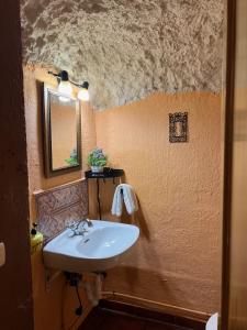 Fotografie z fotogalerie ubytování Casas Rurales Maribel - Complejo El Tejar - Apartamentos con jacuzzi en Alcalá del Júcar v destinaci Casas del Cerro