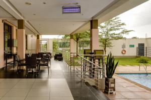 Bazén v ubytování Protea Hotel by Marriott Benin City Select Emotan nebo v jeho okolí