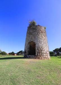 Et lokalt vartegn tæt på villaen