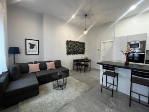 a living room with a couch and a table at Kadis-Korazon Grupo AC Gestion in Cádiz