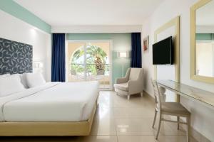 Кровать или кровати в номере Iberostar Selection Diar El Andalous