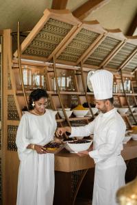 Hosté ubytování Nujuma, a Ritz-Carlton Reserve + 37 fotografií