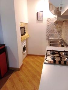 a kitchen with a sink and a washing machine at La caciaia di Bulcianella in Pieve Santo Stefano