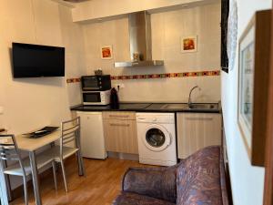 Kuchyň nebo kuchyňský kout v ubytování Casas Rurales Maribel - Complejo El Tejar - Apartamentos con jacuzzi en Alcalá del Júcar