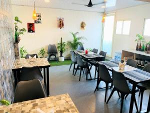 Restoran või mõni muu söögikoht majutusasutuses Lime Tree Hotel Pulkit Gurgaon-Artemis Hospital, Nearest Metro Huda City Centre