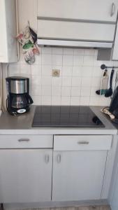 Kuchyňa alebo kuchynka v ubytovaní Appartement Climatisé Vue Mer Route des Sanguinaires