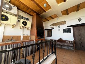 Kuchyň nebo kuchyňský kout v ubytování Casas Rurales Maribel - Complejo El Tejar - Apartamentos con jacuzzi en Alcalá del Júcar
