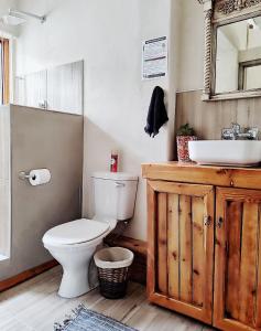 Et badeværelse på The Writer's House Cottages