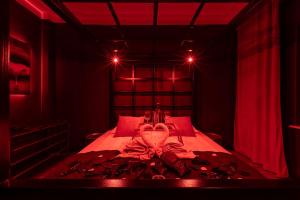 Łóżko lub łóżka w pokoju w obiekcie Secret Love BDSM