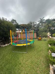 a playground in a yard with at Casa de campo em São Roque in São Roque